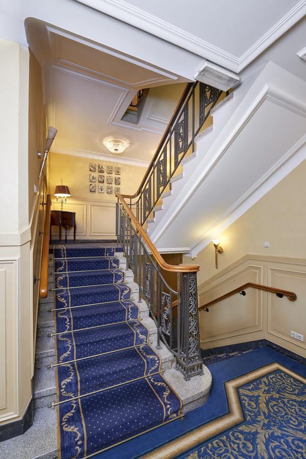 Hotel Perrin - Former Carlton Luxembourg Exterior photo